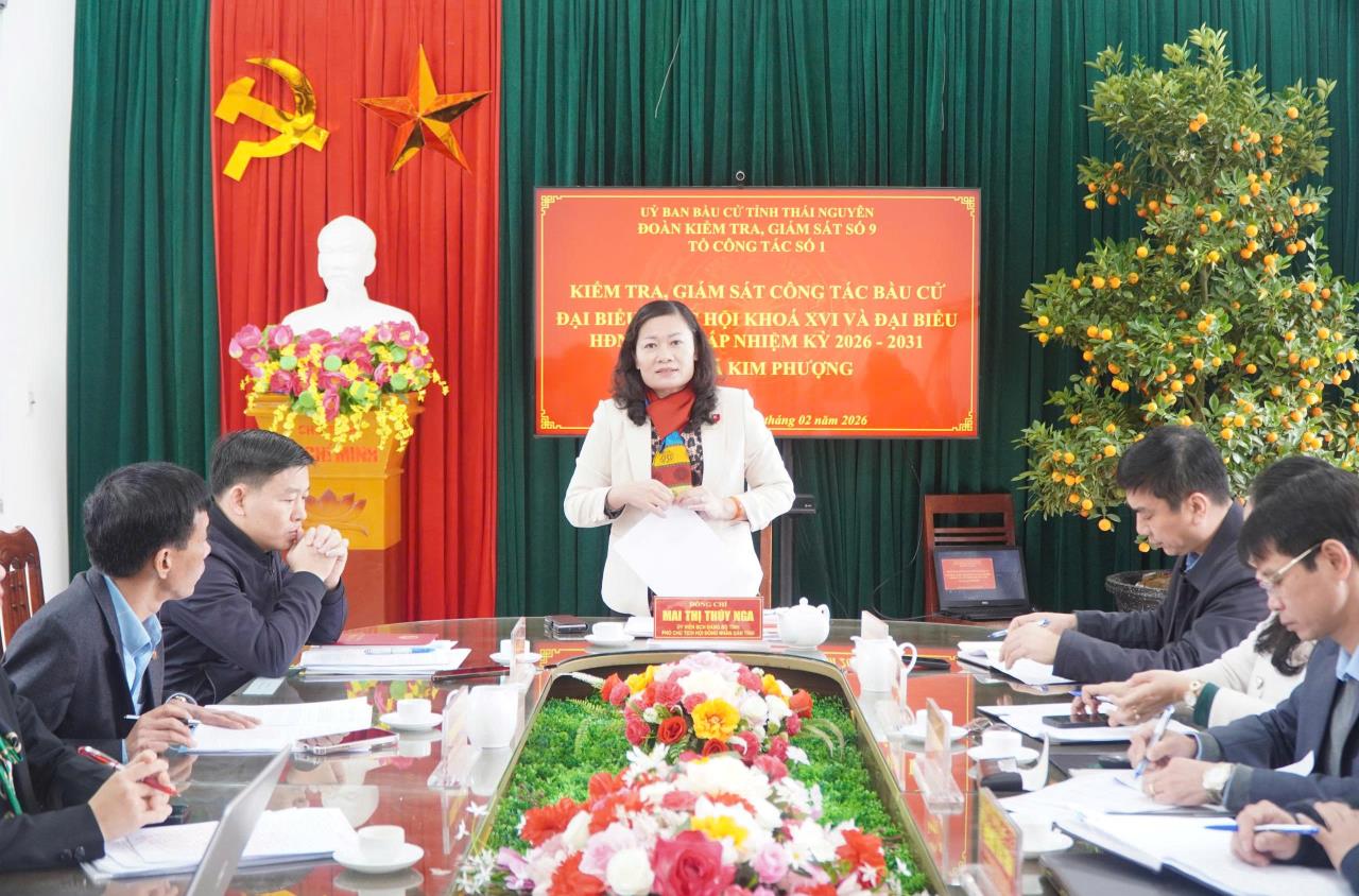 Đồng chí Phó Chủ tịch Hội đồng nhân dân tỉnh kiểm tra công tác bầu cử tại 04 xã Phượng Tiến, Trung Hội, Lam Vỹ, Kim Phượng.